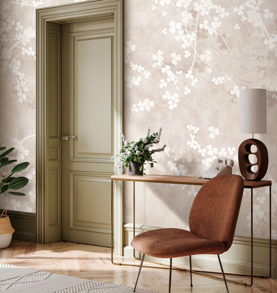 Fleurs blanches sur fond beige