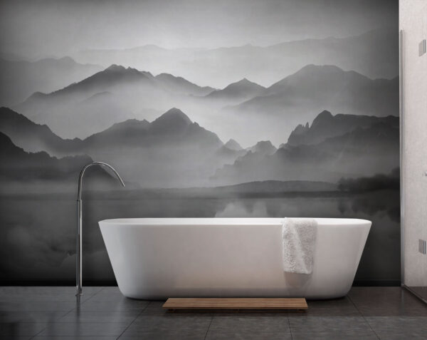 Chaîne de montagnes avec brouillard et eau Chaîne de montagnes avec brouillard et eau