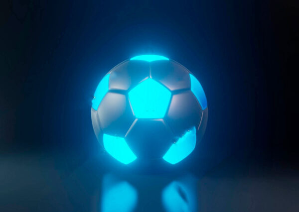Ballon de football avec lumières bleues Ballon de football avec lumières bleues
