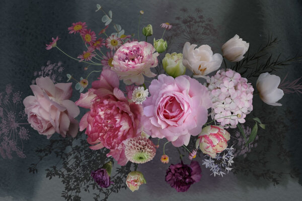 Bouquet de fleurs sur fond noir Bouquet de fleurs sur fond noir