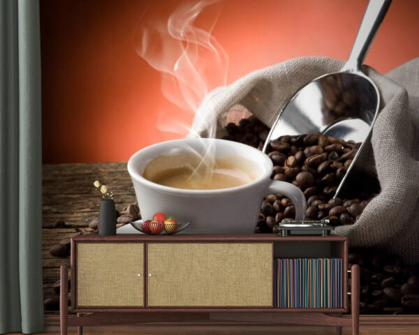 Tasse de café avec de la vapeur et des grains de café Tasse de café avec de la vapeur et des grains de café