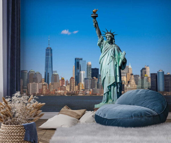 Statue de la liberté avec une ville en arrière-plan Statue de la liberté avec une ville en arrière-plan