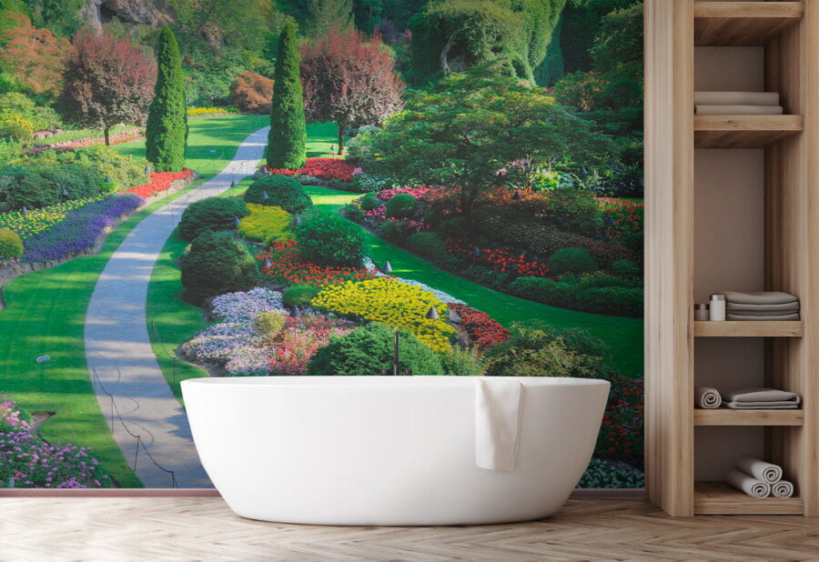 Jardin avec beaucoup de fleurs et d'arbres