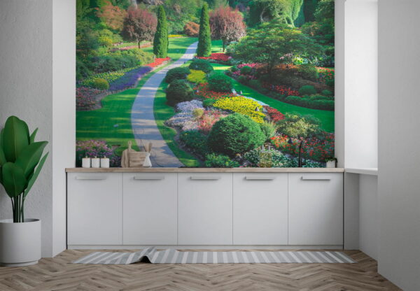 Jardin avec beaucoup de fleurs et d'arbres Jardin avec beaucoup de fleurs et d'arbres
