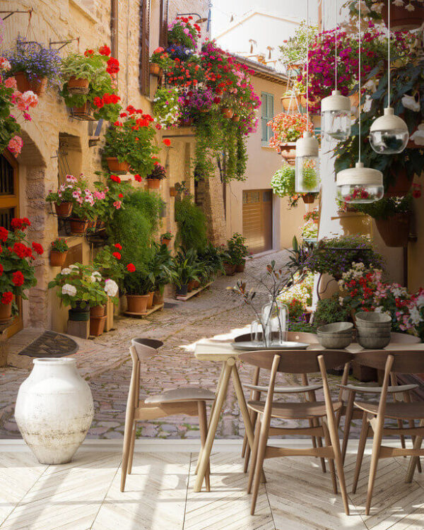 Rue avec des fleurs sur le côté Rue avec des fleurs sur le côté