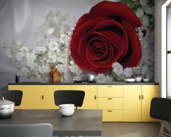 Rose rouge et fleurs blanches Rose rouge et fleurs blanches