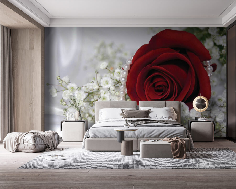 Rose rouge et fleurs blanches