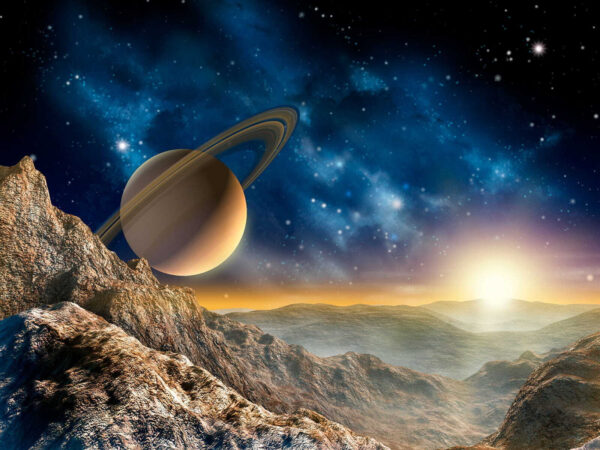 Planète avec anneaux dans le ciel Planète avec anneaux dans le ciel