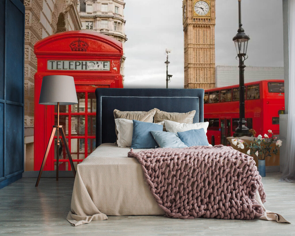 u55730pib87 1024x819 - Cabine téléphonique rouge dans une ville - tegory