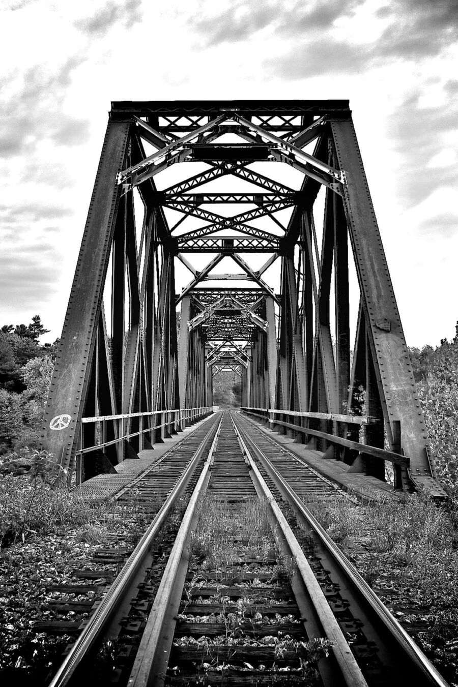 Voies ferrées traversant un pont