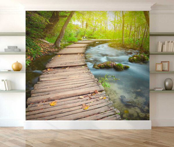Pont en bois au-dessus d'une rivière Pont en bois au-dessus d'une rivière