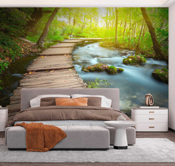 Pont en bois au-dessus d'une rivière Pont en bois au-dessus d'une rivière