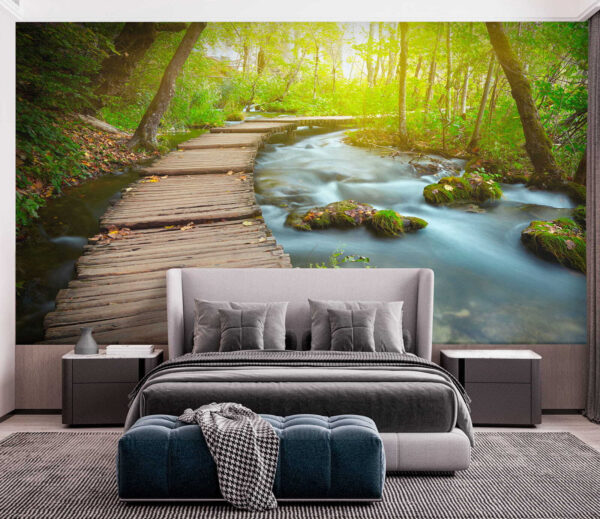 Pont en bois au-dessus d'une rivière Pont en bois au-dessus d'une rivière