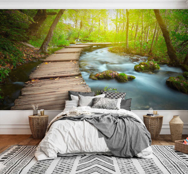 Pont en bois au-dessus d'une rivière Pont en bois au-dessus d'une rivière