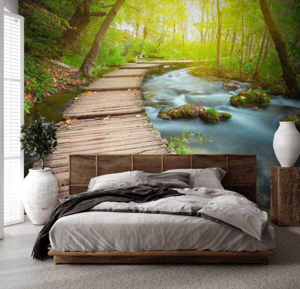 Pont en bois au-dessus d'une rivière Pont en bois au-dessus d'une rivière