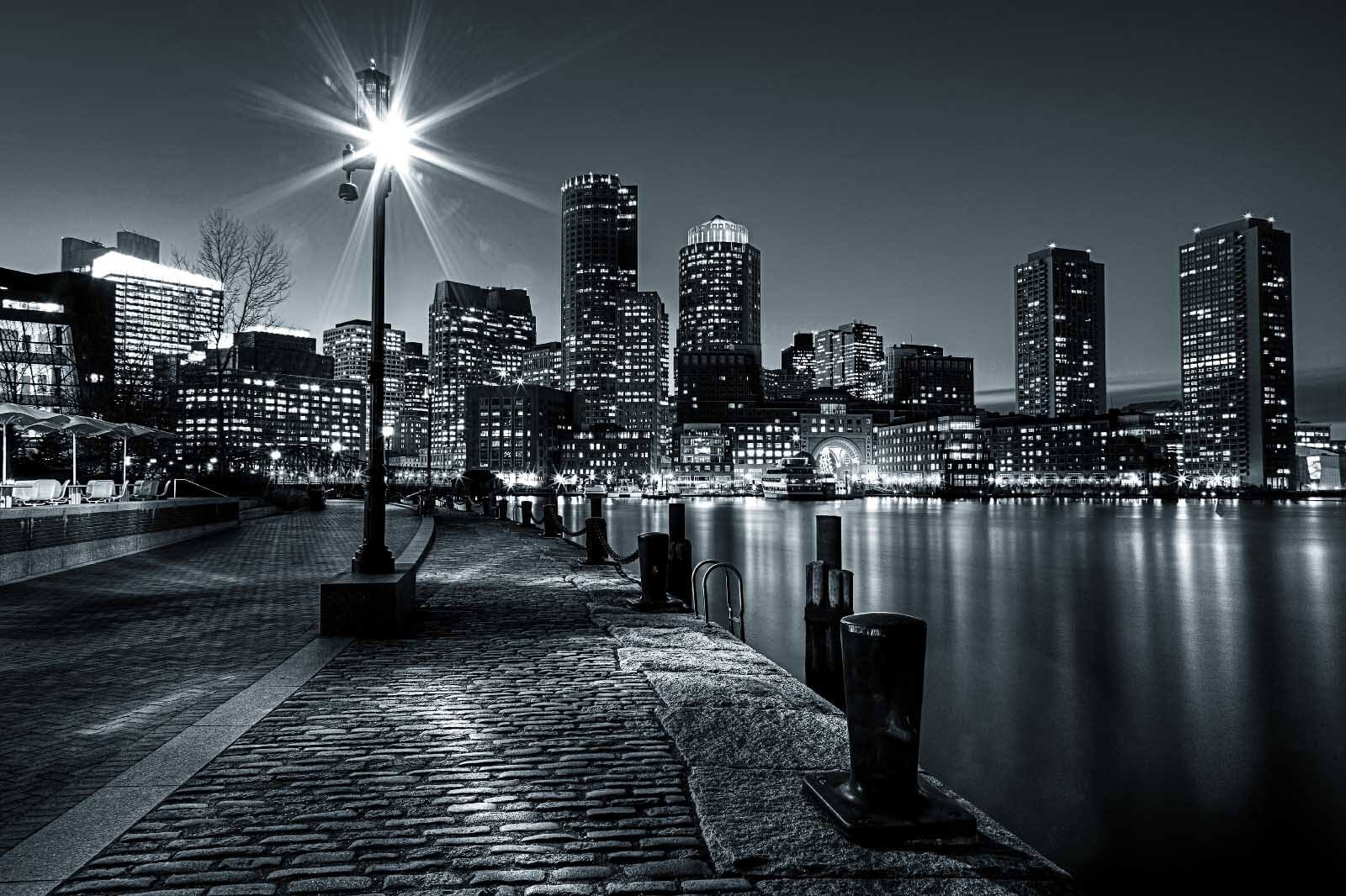 L'horizon d'une ville avec des lumières sur l'eau u54150p - L'horizon d'une ville avec des lumières sur l'eau
