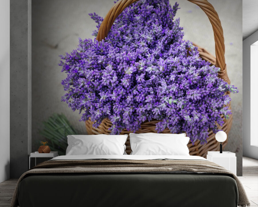 Panier de fleurs violettes