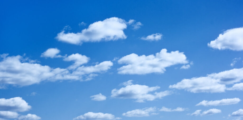 Ciel bleu avec nuages Ciel bleu avec nuages