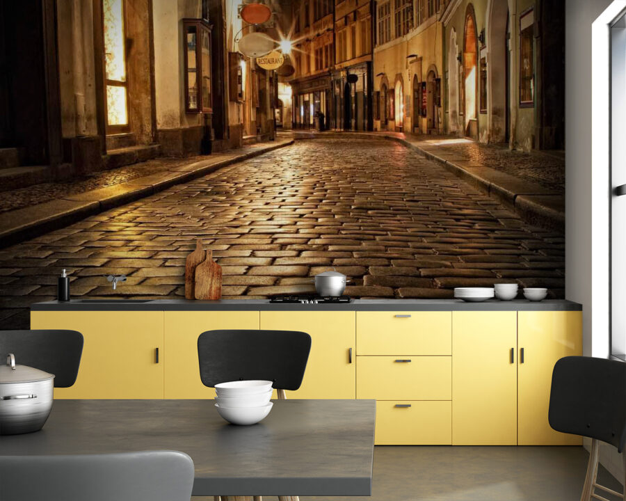 Rue en pierre avec bâtiments et lampadaires