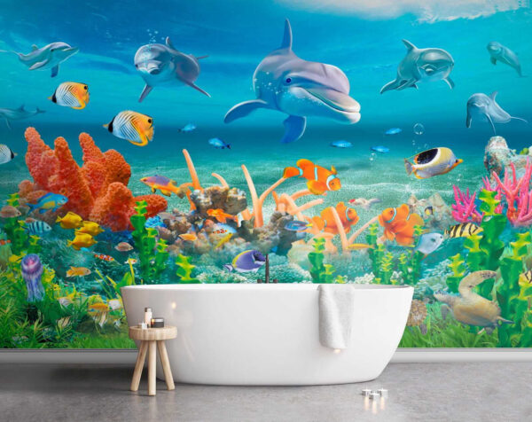 Groupe de poissons et de dauphins nageant dans l'océan Groupe de poissons et de dauphins nageant dans l'océan