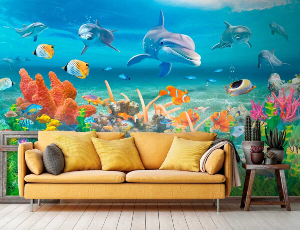 Groupe de poissons et de dauphins nageant dans l'océan Groupe de poissons et de dauphins nageant dans l'océan