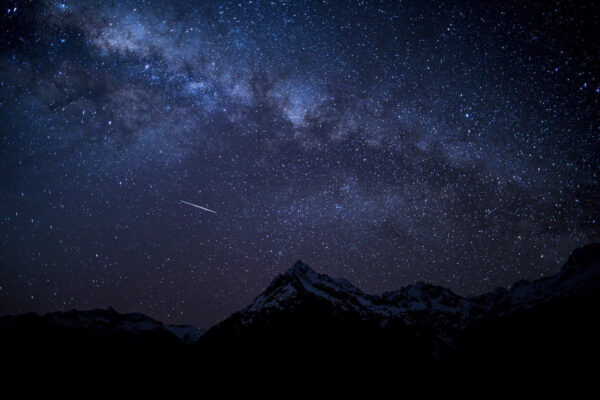 Ciel étoilé sur les montagnes Ciel étoilé sur les montagnes