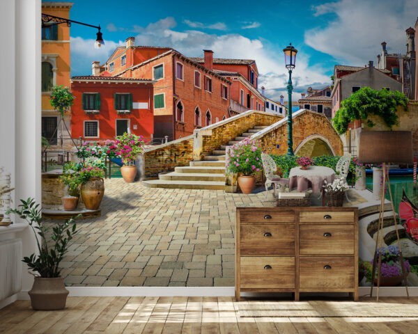 Patio avec table et chaises et fontaine devant un bâtiment Patio avec table et chaises et fontaine devant un bâtiment