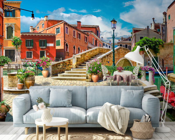 Patio avec table et chaises et fontaine devant un bâtiment Patio avec table et chaises et fontaine devant un bâtiment