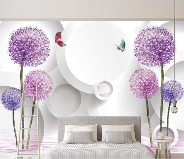 Papier peint avec des fleurs violettes et des papillons Papier peint avec des fleurs violettes et des papillons