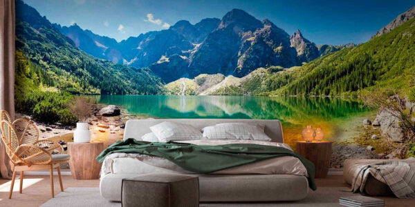 Lac avec des montagnes en arrière-plan Lac avec des montagnes en arrière-plan