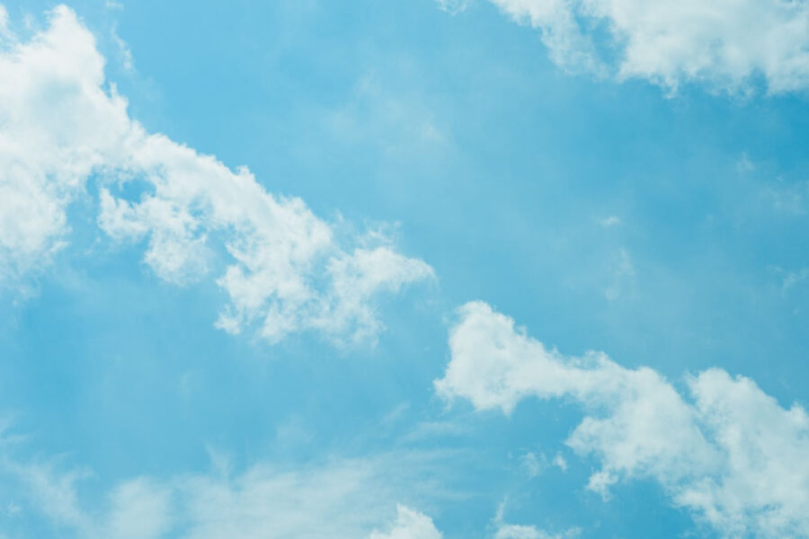 Ciel bleu avec nuages u23539p 900x600 - Ciel bleu avec nuages - tegory