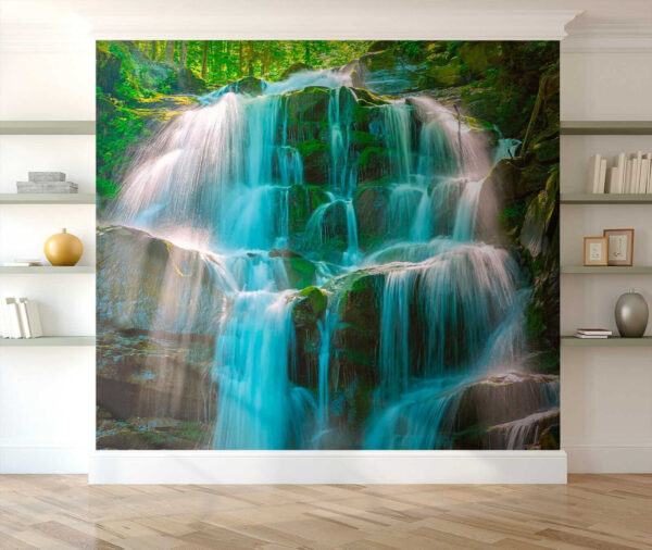 Chute d'eau dans les bois Chute d'eau dans les bois