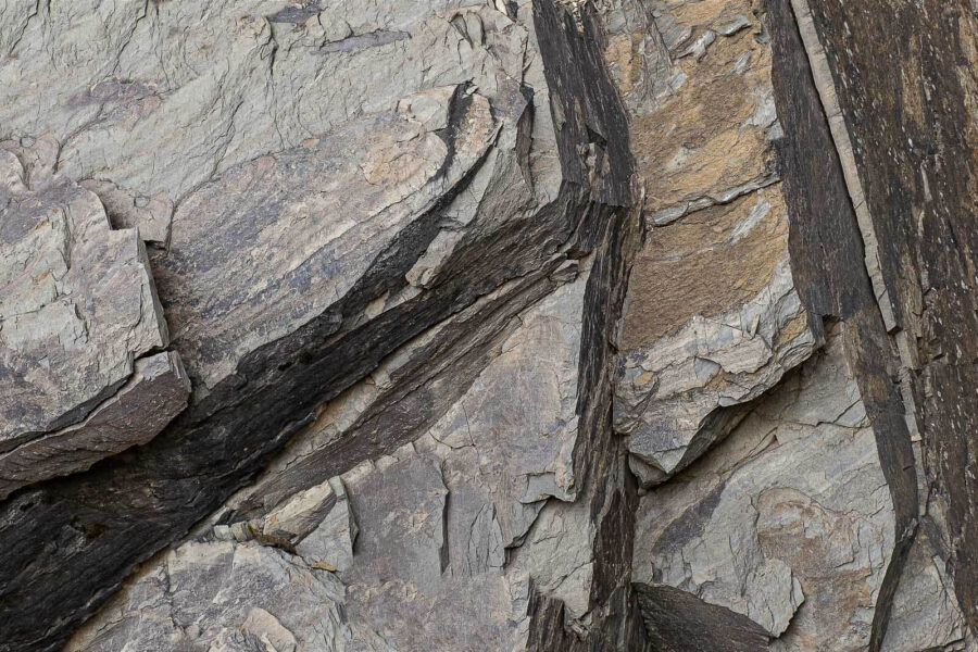 Motifs naturels dans les formations rocheuses en couches