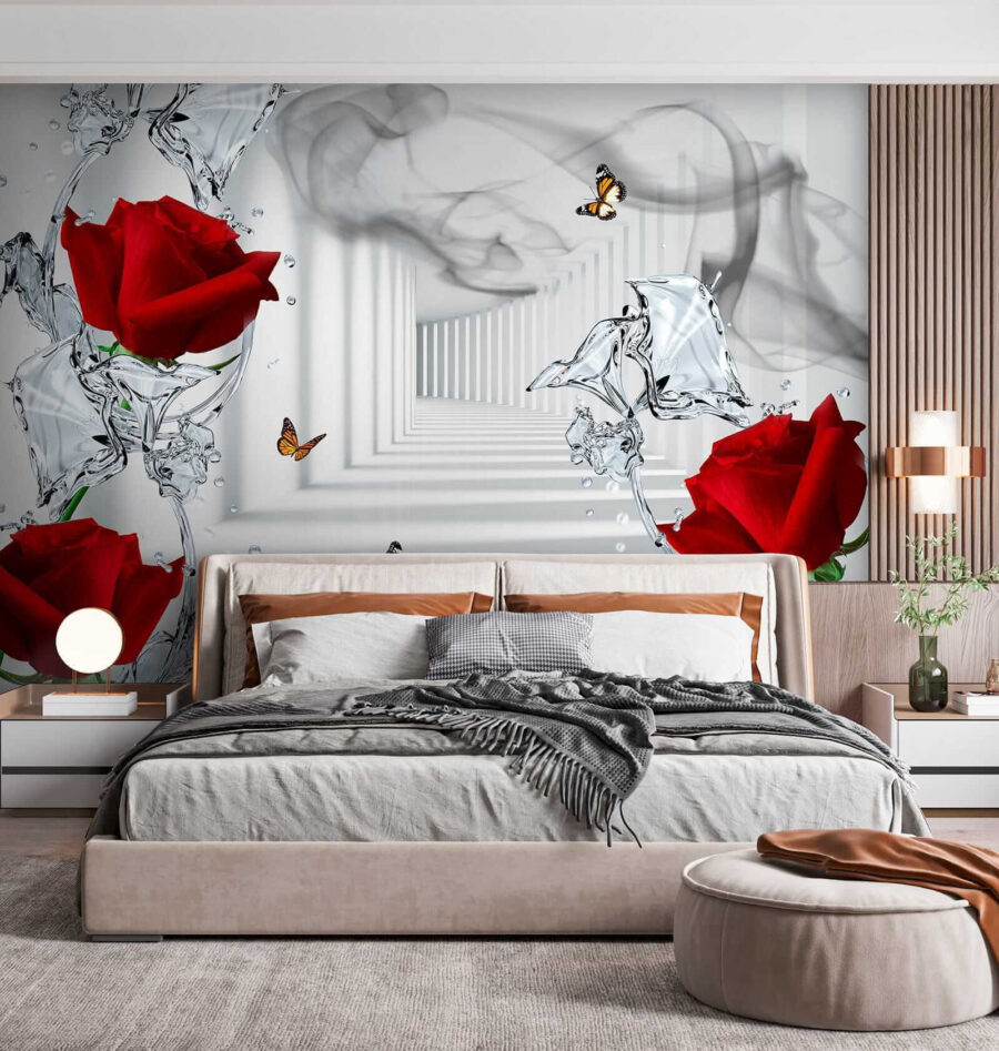 Roses rouges et papillons dans un verre