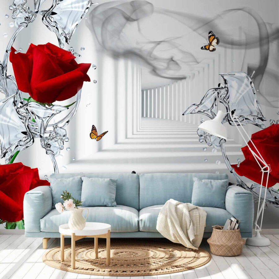 Roses rouges et papillons dans un verre