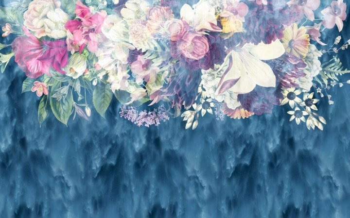 Groupe de fleurs sur fond bleu