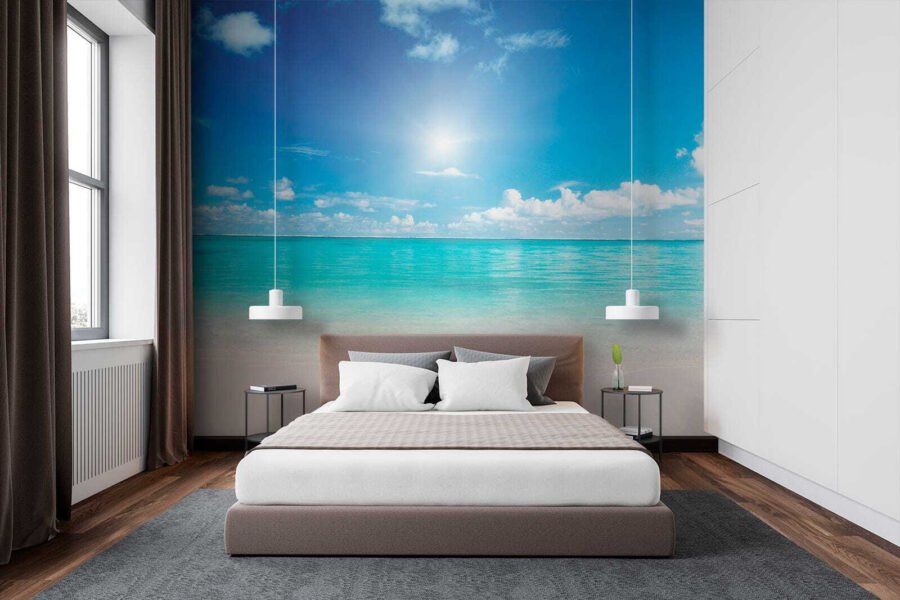 Ciel bleu avec nuages et plage de sable