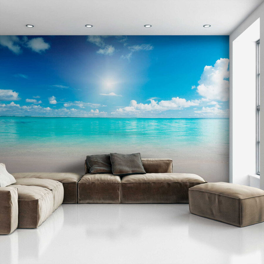 Ciel bleu avec nuages et plage de sable