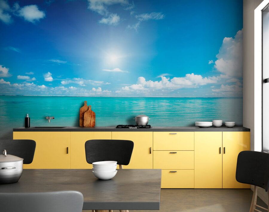 Ciel bleu avec nuages et plage de sable