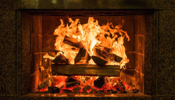 Feu dans une cheminée Feu dans une cheminée