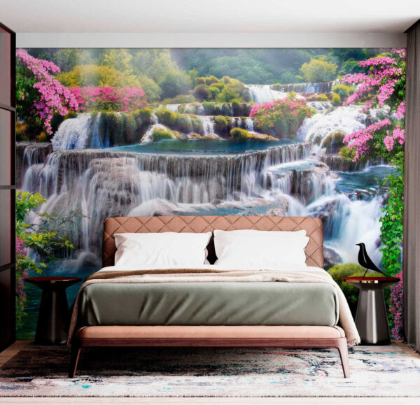 Cascade avec fleurs et arbres Cascade avec fleurs et arbres