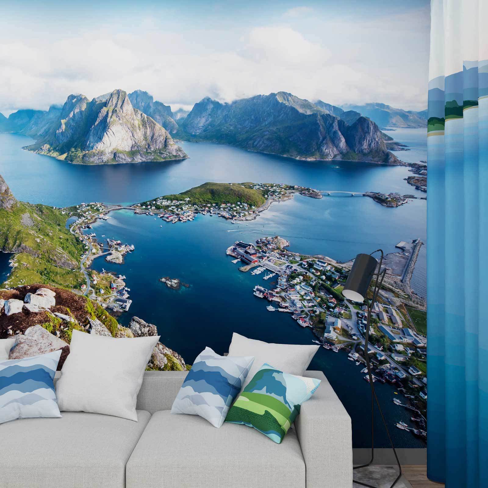 u60167pig1m - Vue d'une étendue d'eau et de montagnes - tegory