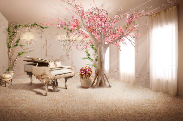 Arbre avec des fleurs roses dans une pièce Arbre avec des fleurs roses dans une pièce