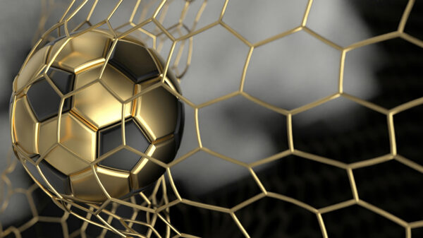 Ballon de football dans un filet Ballon de football dans un filet