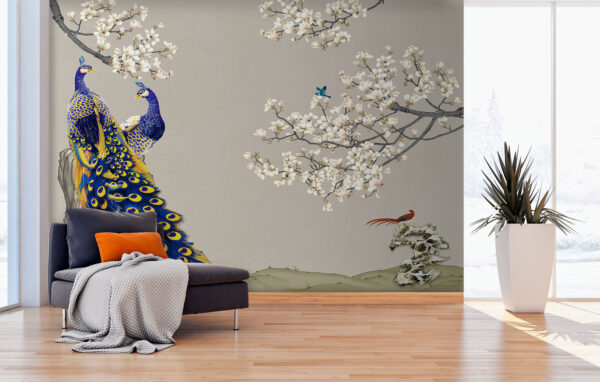 Paon et oiseaux sur un arbre Paon et oiseaux sur un arbre