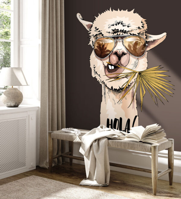 Un lama portant des lunettes de soleil et mangeant une feuille Un lama portant des lunettes de soleil et mangeant une feuille