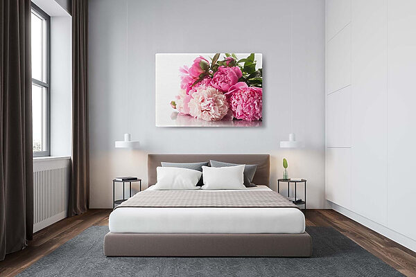 A bunch of pink and white flowers