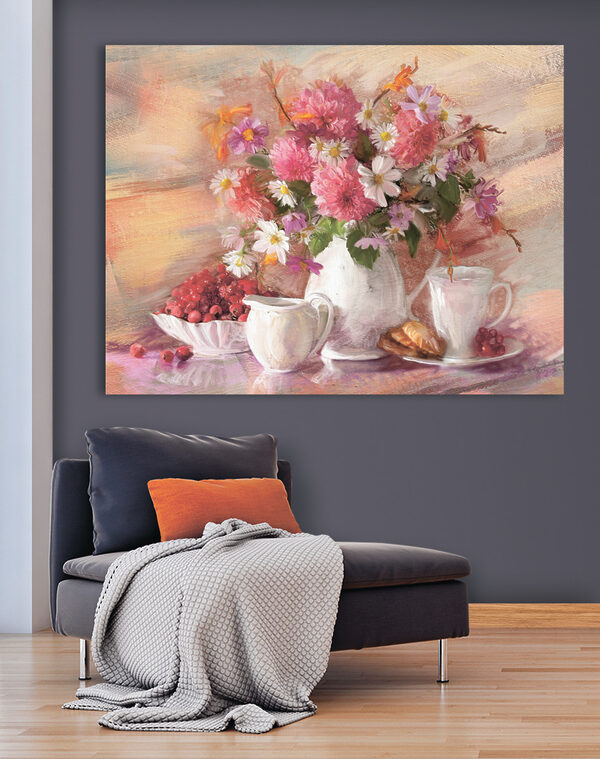 Une peinture de fleurs dans un vase et un bol de nourriture Une peinture de fleurs dans un vase et un bol de nourriture