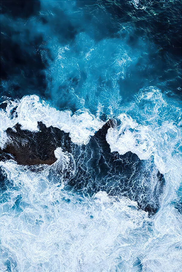 Vagues s'écrasant sur un rocher Vagues s'écrasant sur un rocher