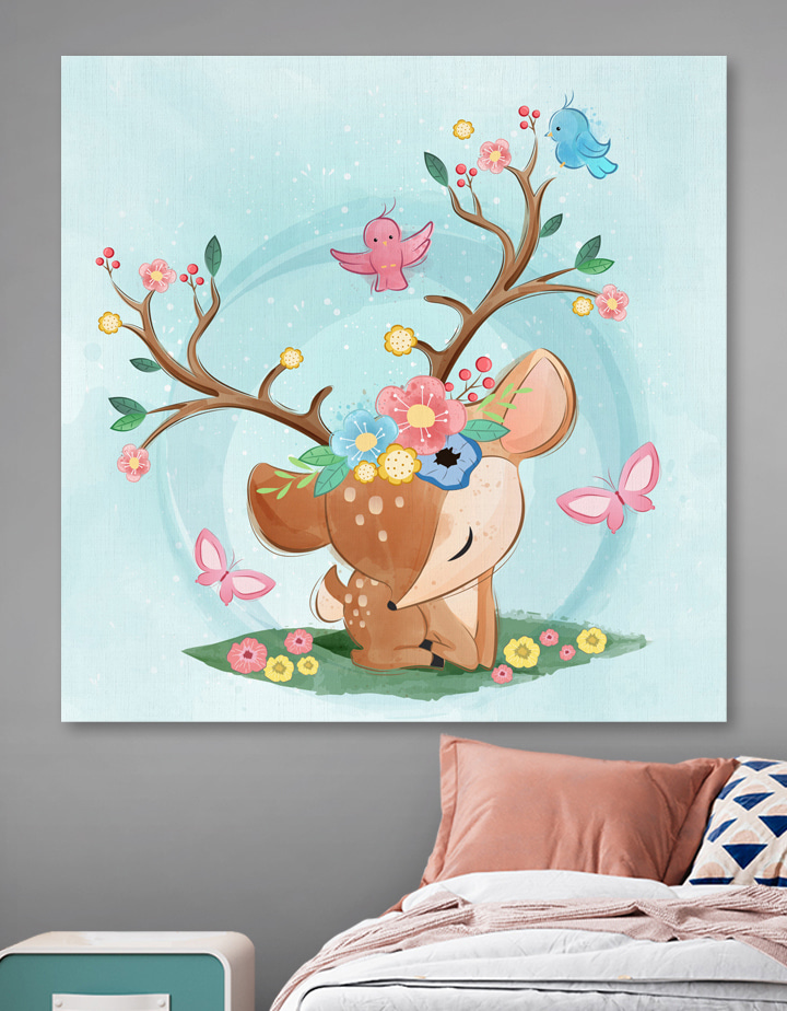 Un cerf de dessin animé avec des fleurs et des oiseaux